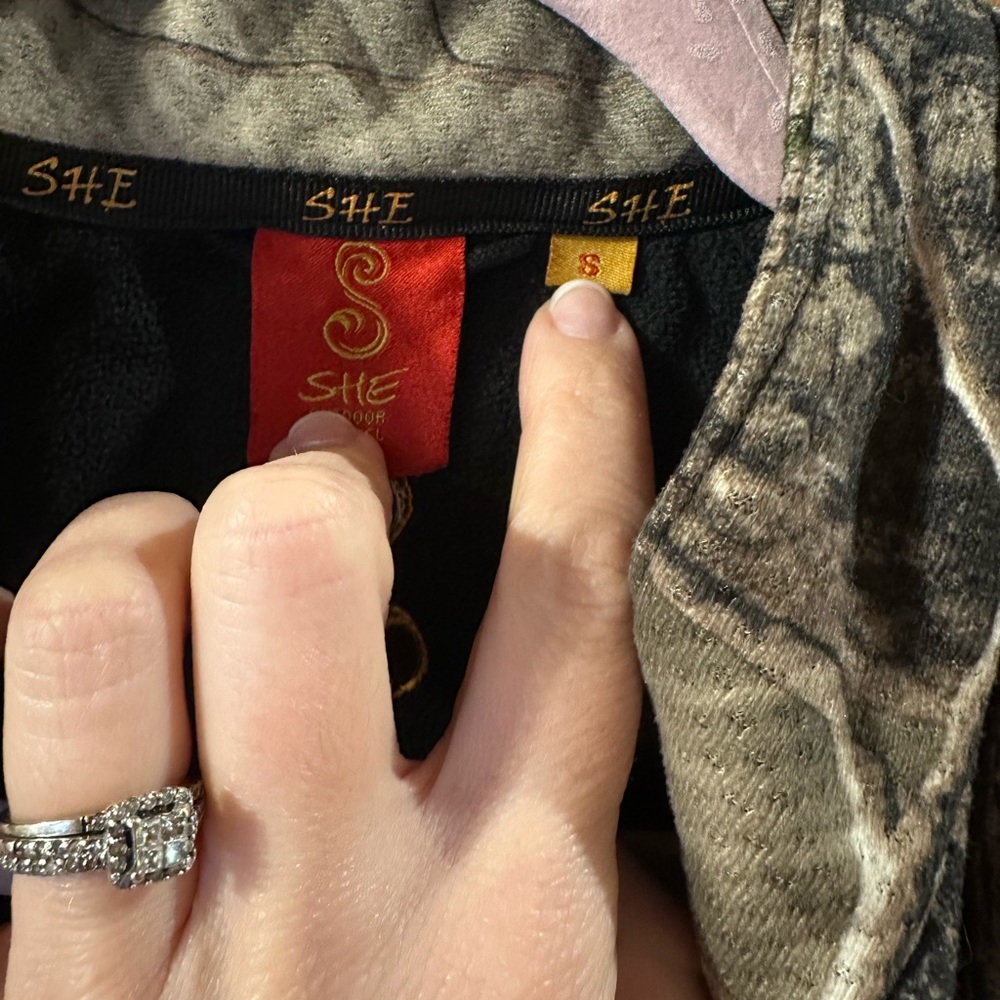 Women's Camouflage Utility Jacket - Picture 3 of 3